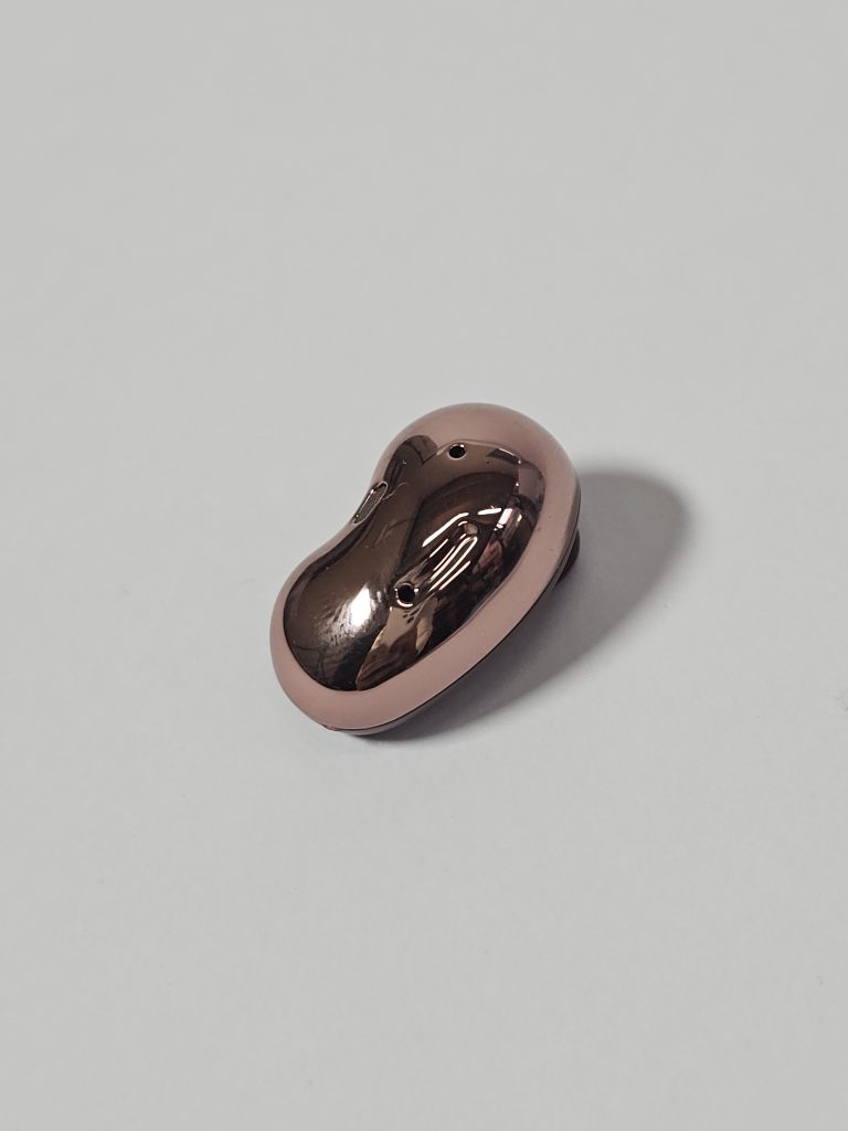samsung galaxy buds live oortje links brons zijkant