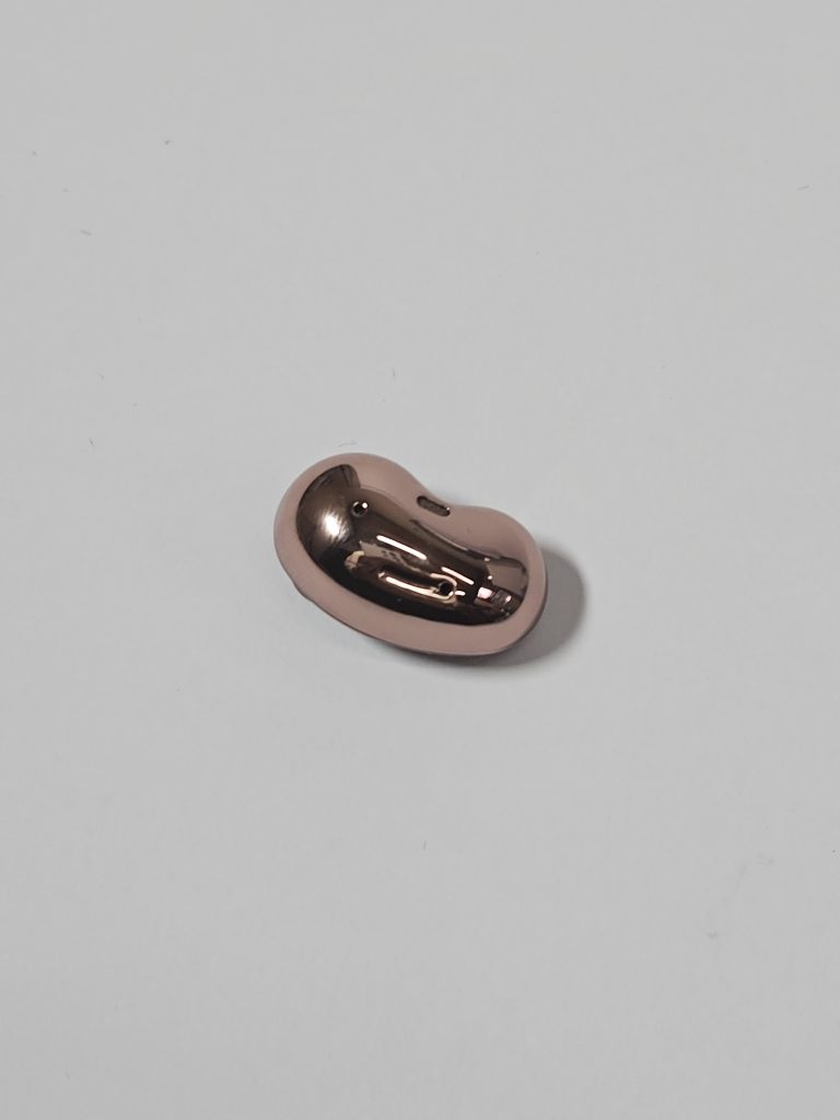 samsung galaxy buds live oortje rechts brons detail