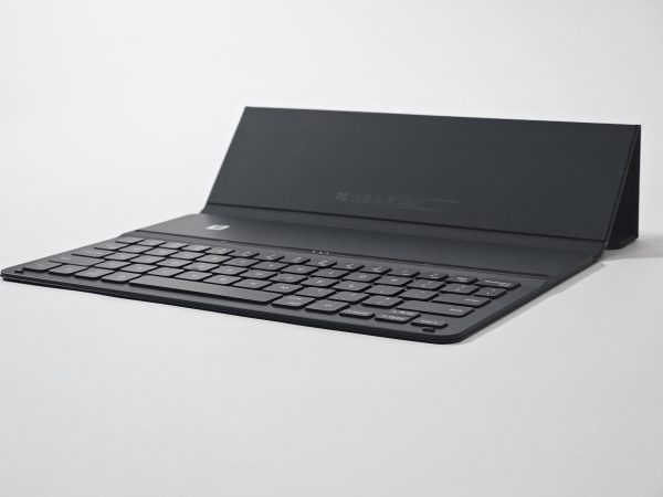 samsung galaxy tab s9 book cover keyboard slim – zwart zijaanzicht