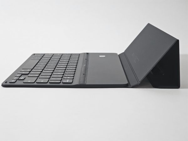 samsung galaxy tab s9 book cover keyboard slim – zwart zijaanzicht