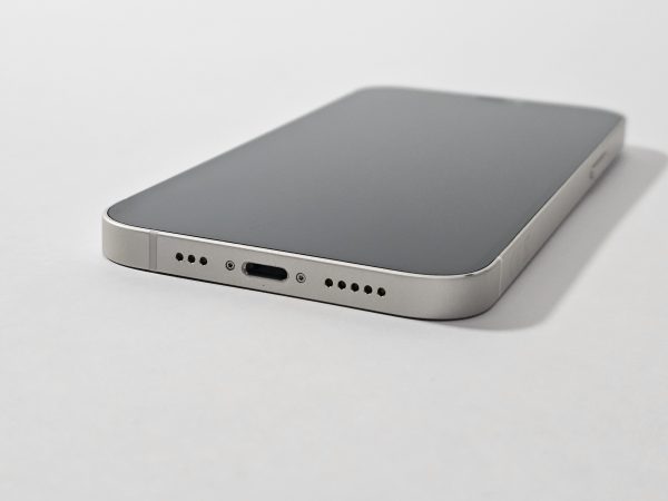 apple iphone 12 64gb wit 85% batterij percentage zijaanzicht