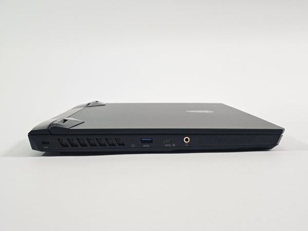 msi vector gp66 intel i7 12gen 16gb 15inch rtx 3070ti zijkant close up