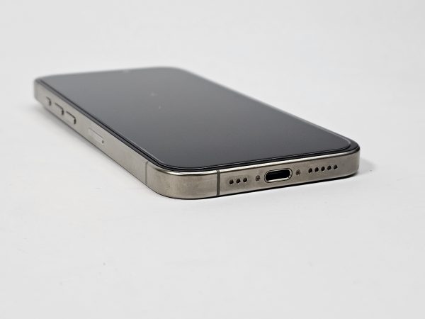 apple iphone 15 pro 128gb naturel titanium 100% batterij zijaanzicht