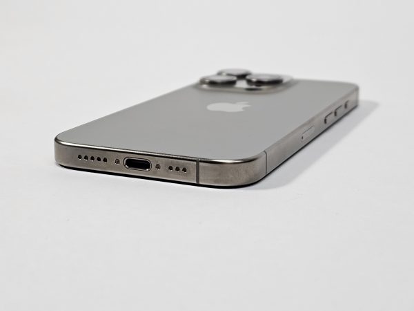apple iphone 15 pro 128gb naturel titanium 100% batterij zijaanzicht
