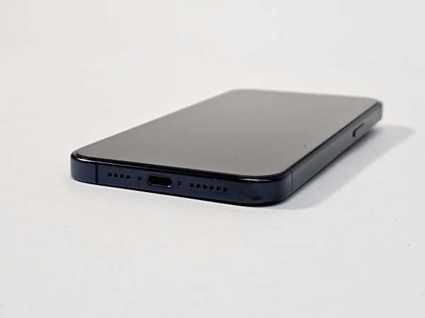 apple iphone 15 pro max 256gb titanium blue 93% accu zijaanzicht