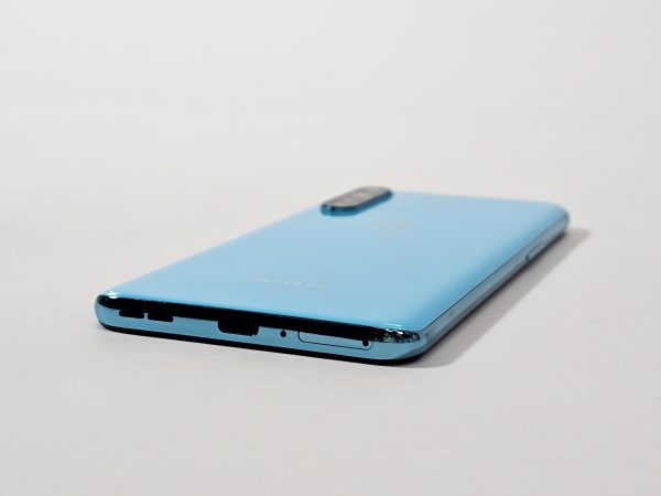 oneplus nord 5g 256gb blauw zijaanzicht