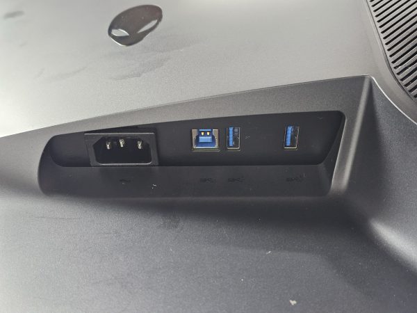 alienware aw2523hf 360hz 1ms zwart input en output