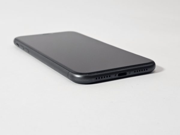 apple iphone 11 256gb zwart 92% batterij display zijaanzicht