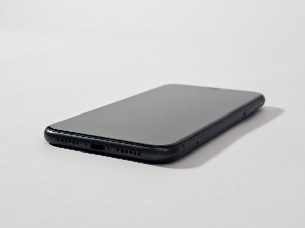 apple iphone 11 256gb zwart 92% batterij display zijaanzicht