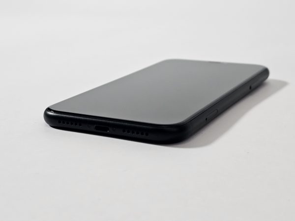 apple iphone xr 128gb zwart 88% accu zijaanzicht