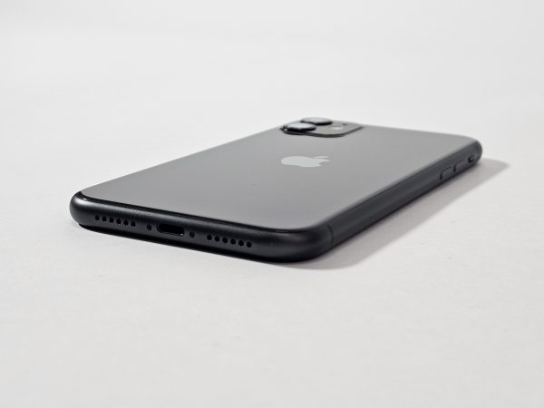 apple iphone 11 128gb zwart 82% batterij achterkant zijaanzicht