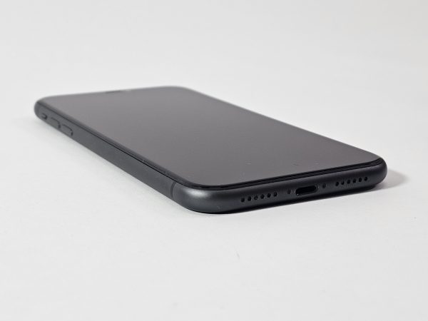 apple iphone 11 256gb zwart 79% batterij zijaanzicht