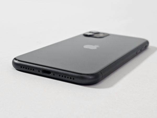 apple iphone 11 256gb zwart 79% batterij zijaanzicht