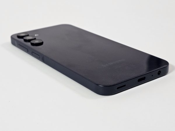 samsung galaxy a15 4g 128gb donkerblauw zijkant