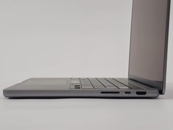 apple macbook pro 2021 m1 pro 14 inch 16gb 512gb ssd zijkant