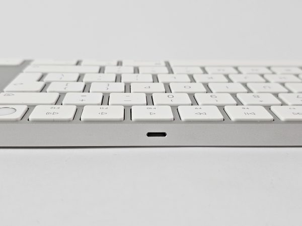 apple magic keyboard set a2520 qwerty touchid & numlock wit detail