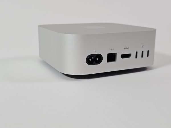 apple mac mini mcx44d/a m4 pro 24gb ram 512 gb zijkant