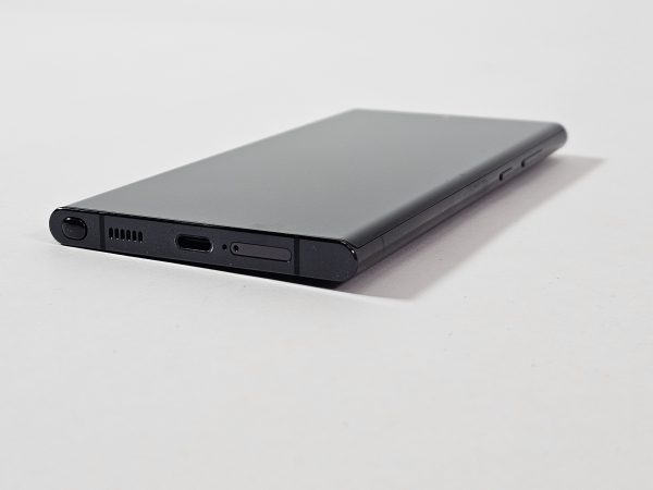 samsung galaxy s22 ultra 5g 128gb zwart display zijaanzicht