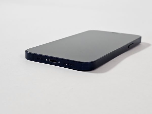 apple iphone 12 64gb blauw 87% batterijcapaciteit display zijaanzicht