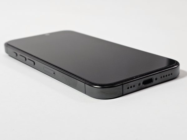 apple iphone 15 pro 128gb titanium zwart 88% accu display zijkant