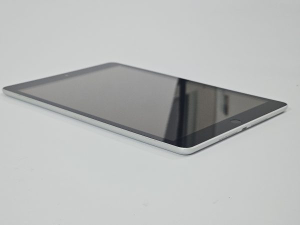 apple ipad 9 (2021) 10.2 inch wifi 64gb zilver zijkant