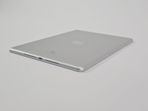 apple ipad 9 (2021) 10.2 inch wifi 64gb zilver zijkant