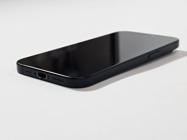 apple iphone 15 pro 256gb titanium zwart 84% accu zijkant