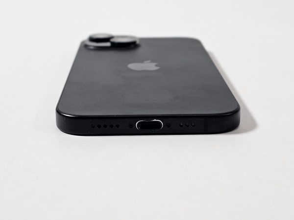 apple iphone 15 pro 256gb titanium zwart 84% accu voorkant