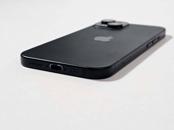 apple iphone 15 pro 256gb titanium zwart 84% accu zijkant
