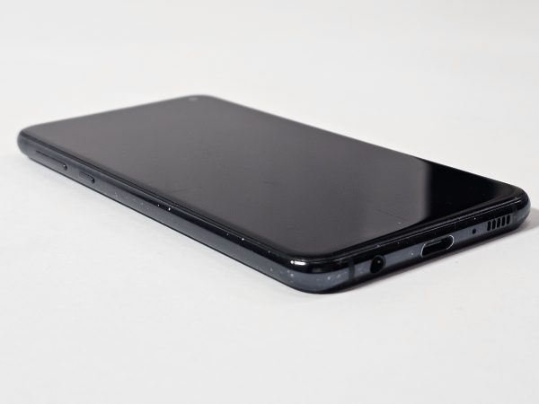 samsung galaxy s10e 128gb zwart zijkant
