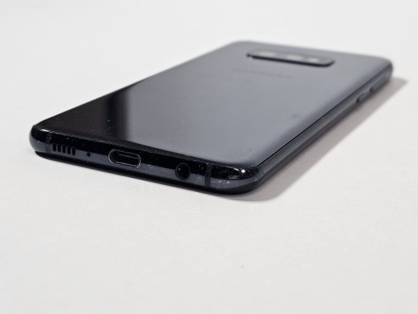 samsung galaxy s10e 128gb zwart zijkant