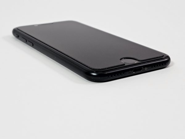apple iphone se (2020) 64gb zwart 83% accu zijkant