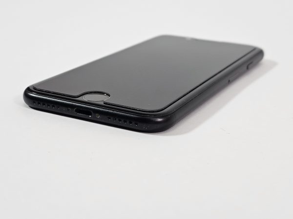 apple iphone se (2020) 64gb zwart 83% accu zijkant