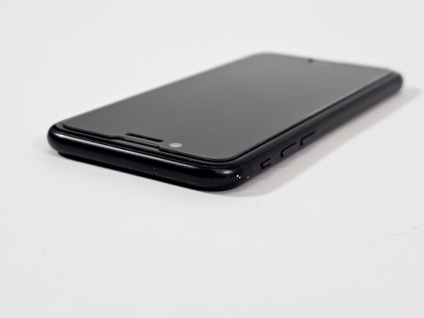 apple iphone se (2020) 64gb zwart 83% accu zijkant