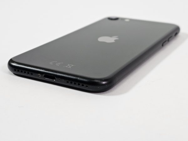 apple iphone se (2020) 64gb zwart 83% accu zijkant