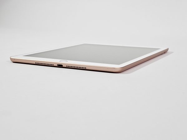 apple ipad 6 (2018) 9.7 inch wifi 128gb goud zijkant