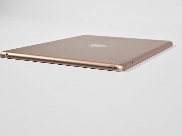 apple ipad 6 (2018) 9.7 inch wifi 128gb goud zijkant