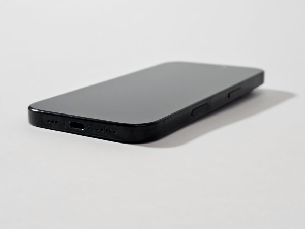 apple iphone 16 pro 128gb titanium zwart 100% accu zijkant