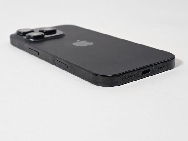 apple iphone 16 pro 128gb titanium zwart 100% accu zijkant