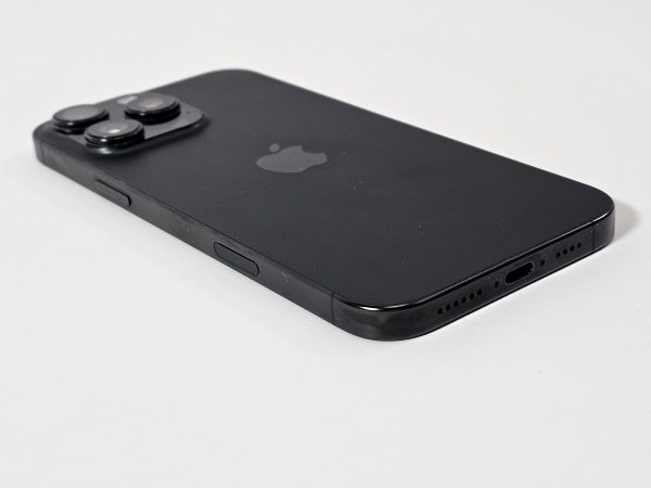 apple iphone 16 pro max 256gb zwart titanium 93% accu zijkant