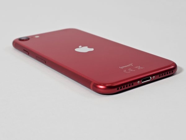 apple iphone se (2020) 64gb rood 96% accu zijkant