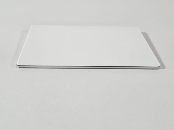 apple magic trackpad (2021) lightning wit voorkant