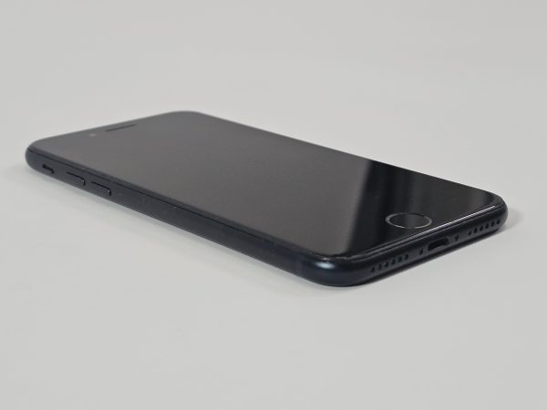 apple iphone se (2022) 64gb zwart 88% accu zijkant