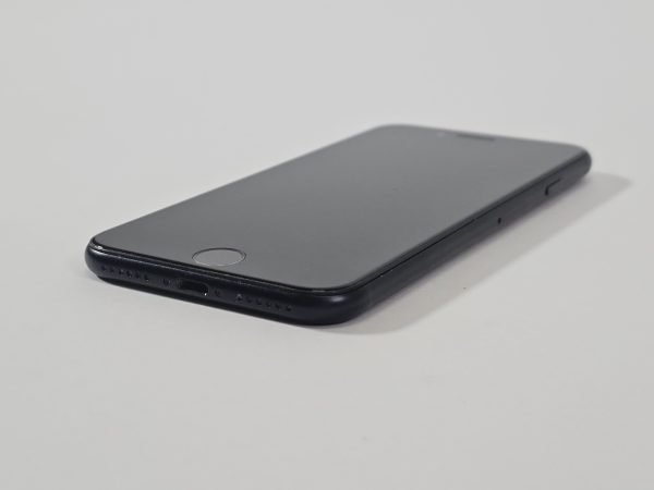 apple iphone se (2022) 64gb zwart 88% accu zijkant