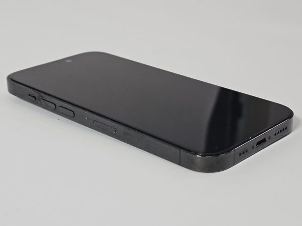 apple iphone 16 pro 128gb titanium zwart zijkant