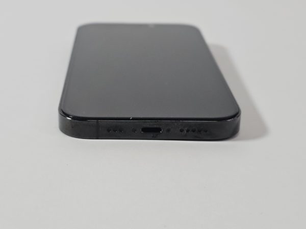 apple iphone 16 pro 128gb titanium zwart voorkant