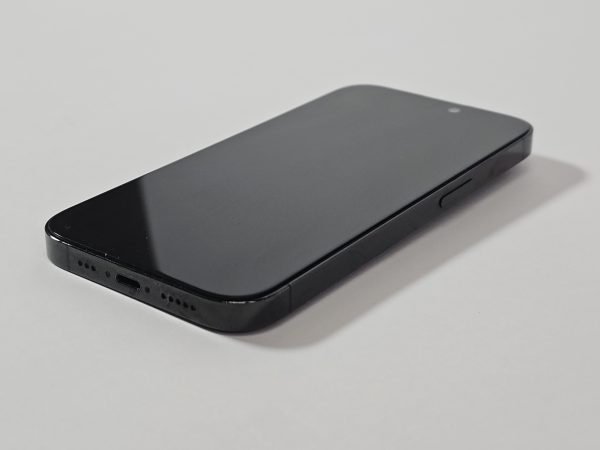 apple iphone 16 pro 128gb titanium zwart zijkant