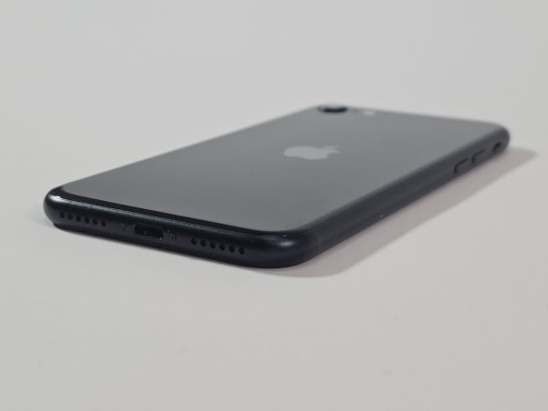 apple iphone se (2022) 64gb zwart 95% accu zijkant