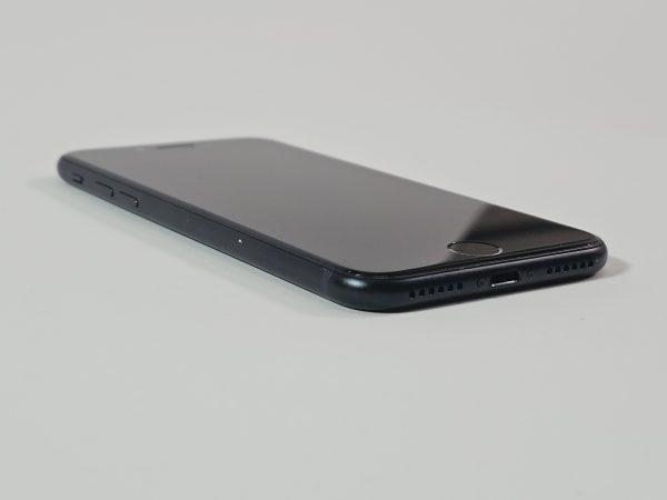 apple iphone se (2022) 64gb zwart 95% accu zijkant