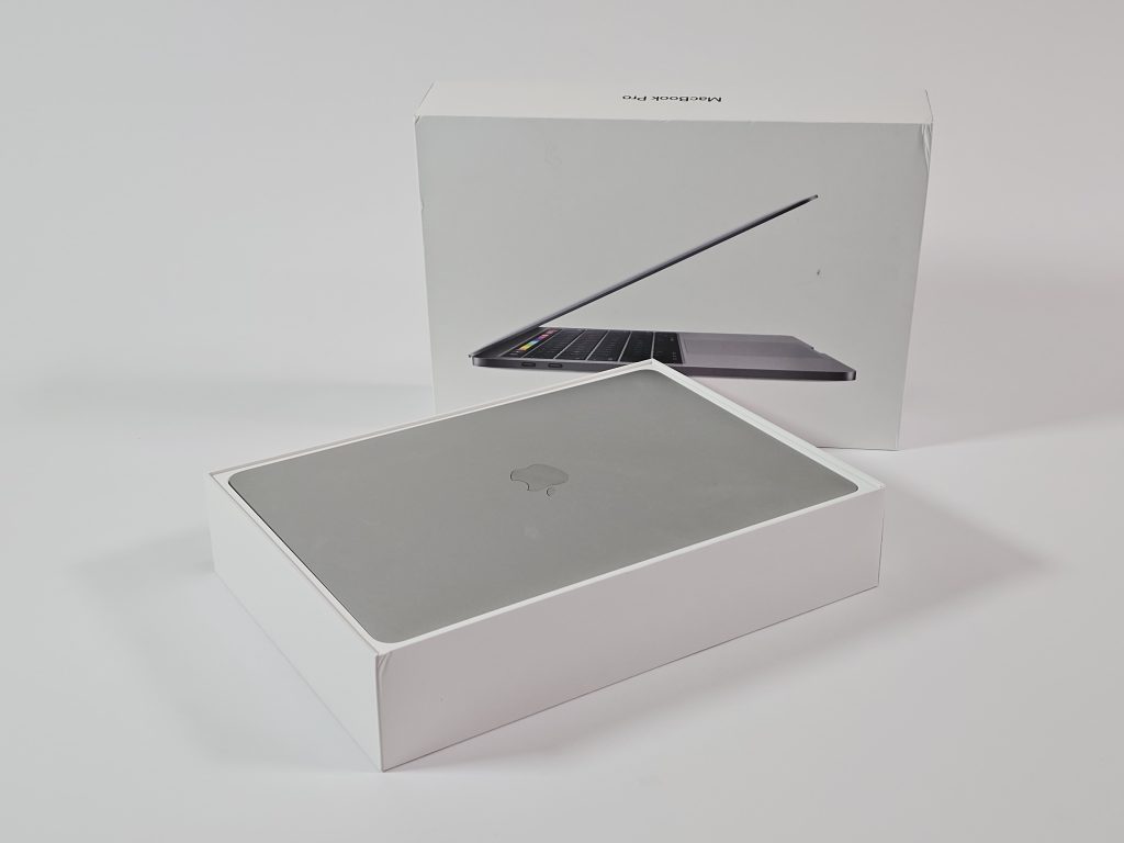 apple macbook pro 2018 intel i5 8gb 256gb zilver doos